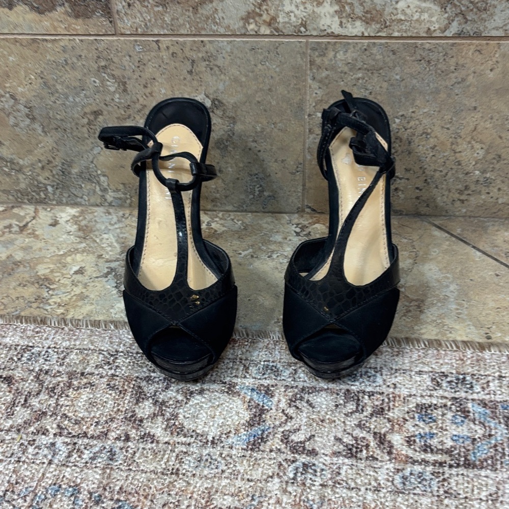 Gianni Bini Black Heeled Sandals